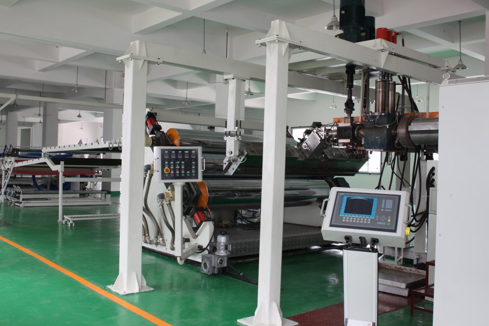 vytlačovací linka na desky pmma