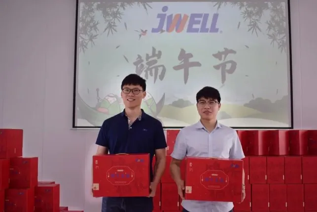 Přivítejte festival dračích lodí zdravým životem a vůní rýžových knedlíčků.